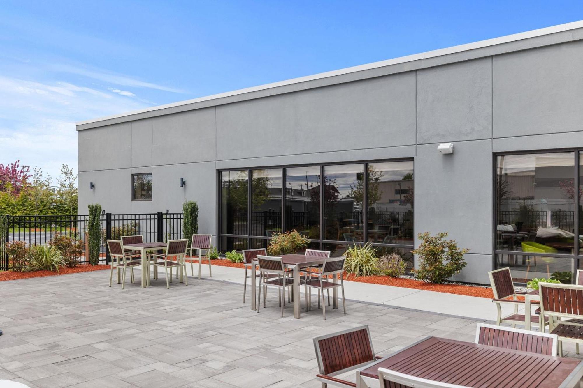Even Hotel Manchester Airport By Ihg Exterior photo